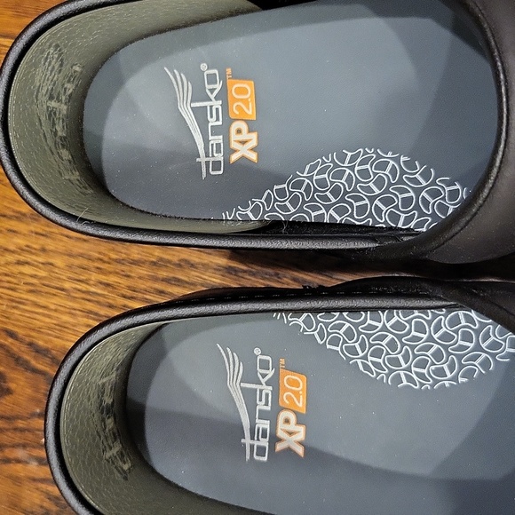 Dansko Black XP 2.0 Black Waterproof Pull Up Professional Work Clogs, Size 35 - Picture 4 of 12